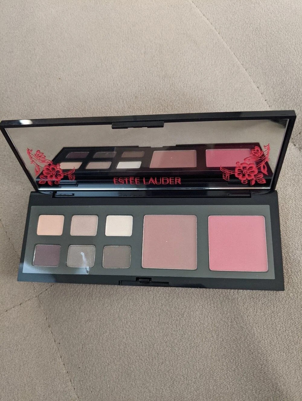 ESTEE LAUDER Neutral & Pink Eyeshadow and Blush Palette